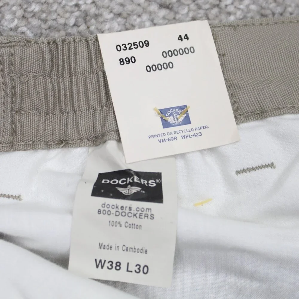 Dockers Chino Pants NWT Mens 38x30 Beige Pleated Stretch Waistband‎ Straight Leg